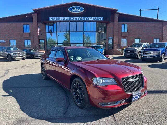 2019 CHRYSLER 300
