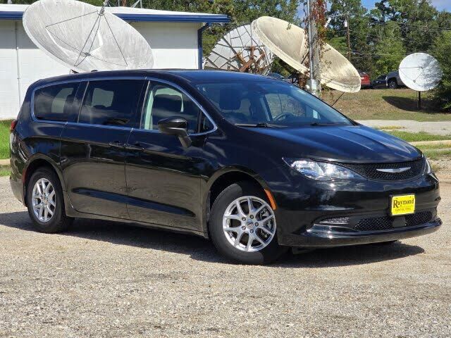 2023 CHRYSLER Voyager
