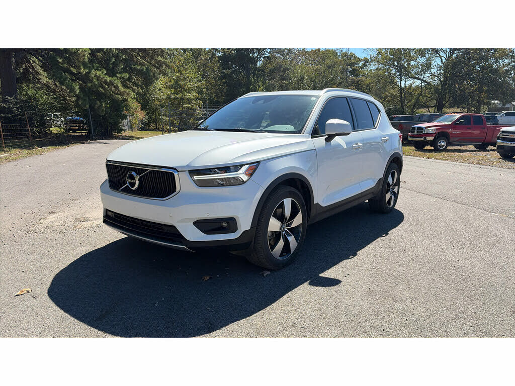 2021 VOLVO XC40