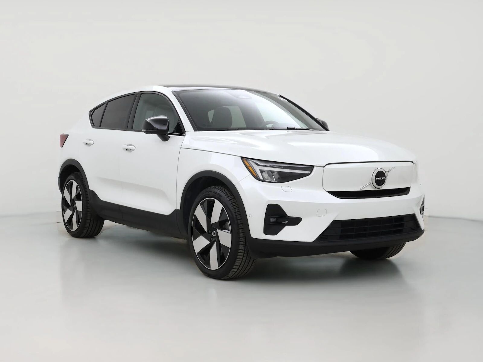 2023 VOLVO C40