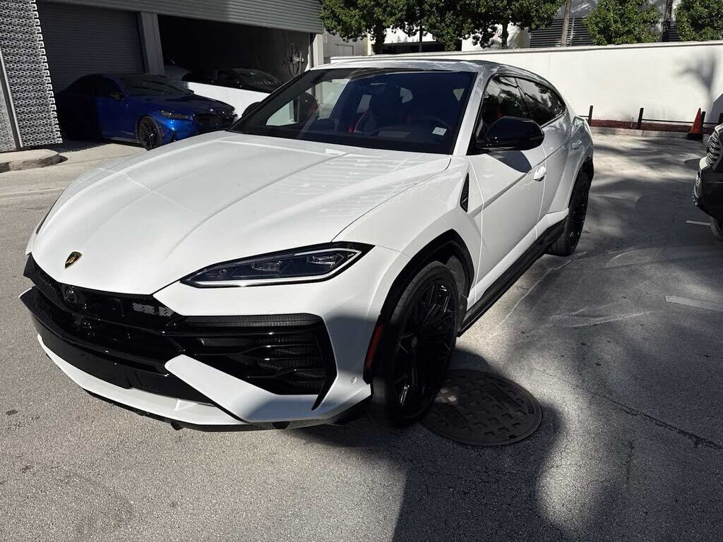 2025 LAMBORGHINI URUS