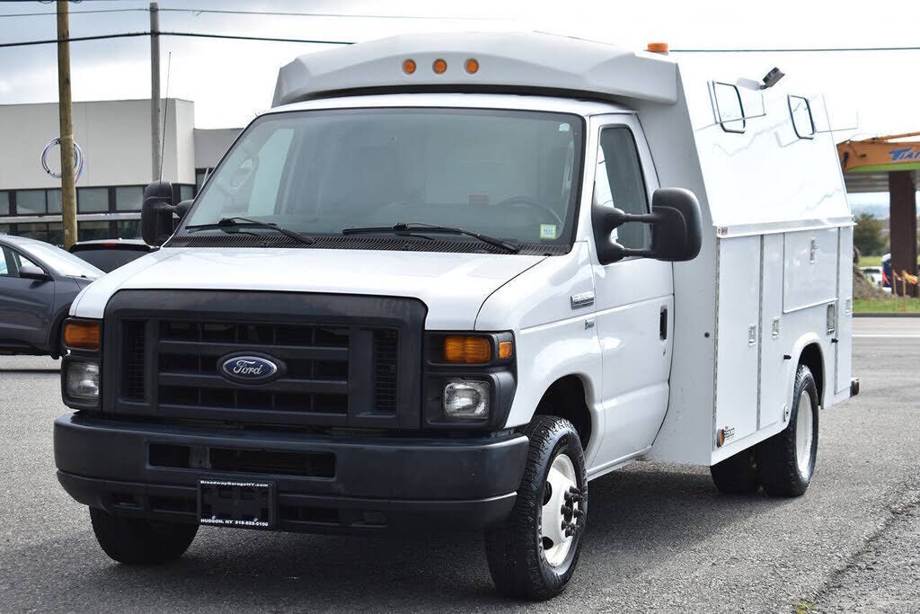 2013 FORD E-350