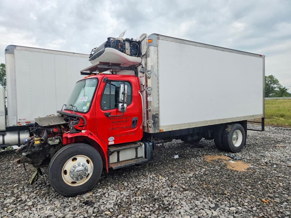 2015 FREIGHTLINER M2