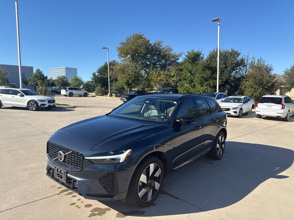 2025 VOLVO XC60