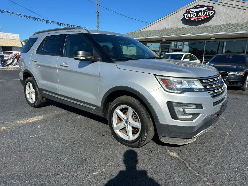2017 FORD Explorer