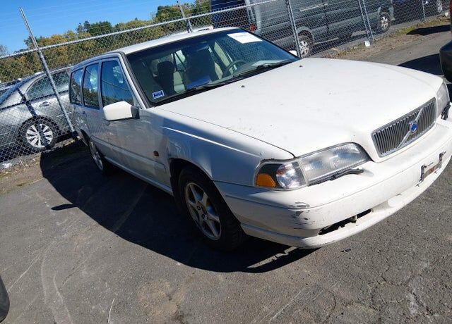 2000 VOLVO V70