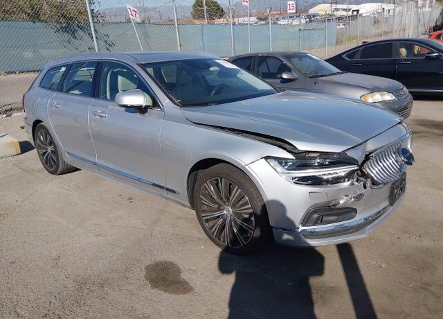 2021 VOLVO V90