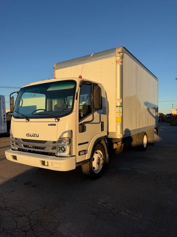 2023 ISUZU NPR-HD