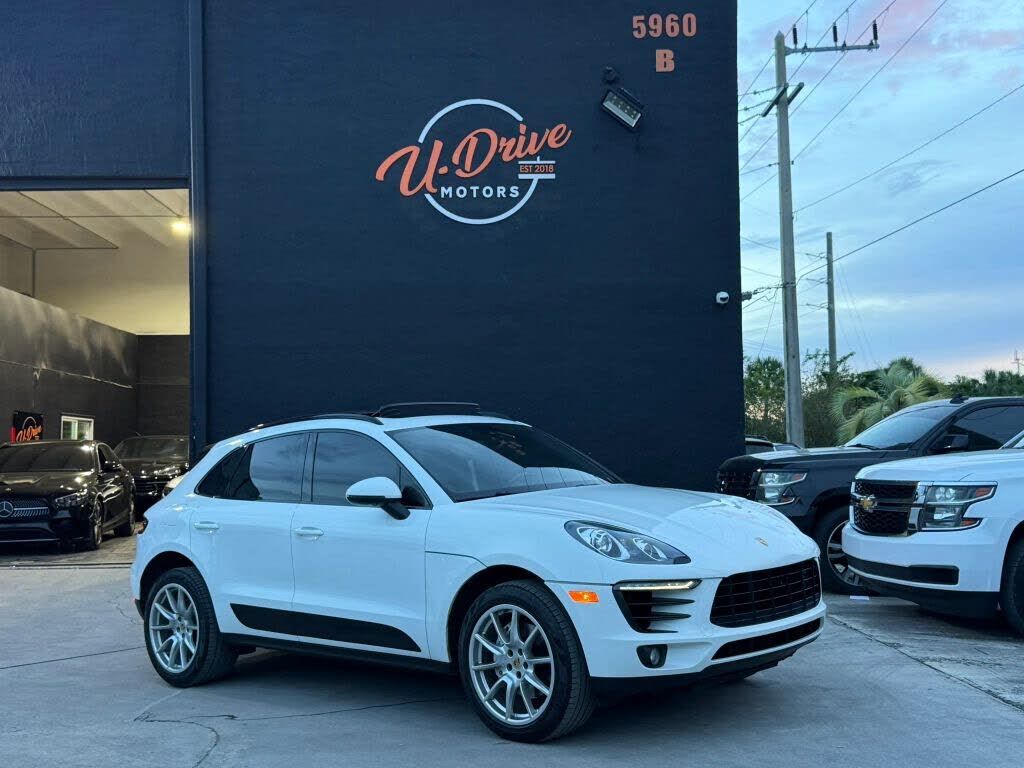 2018 PORSCHE Macan