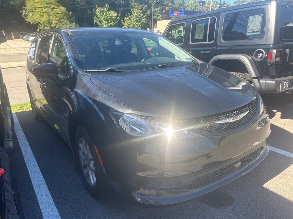2023 CHRYSLER Voyager
