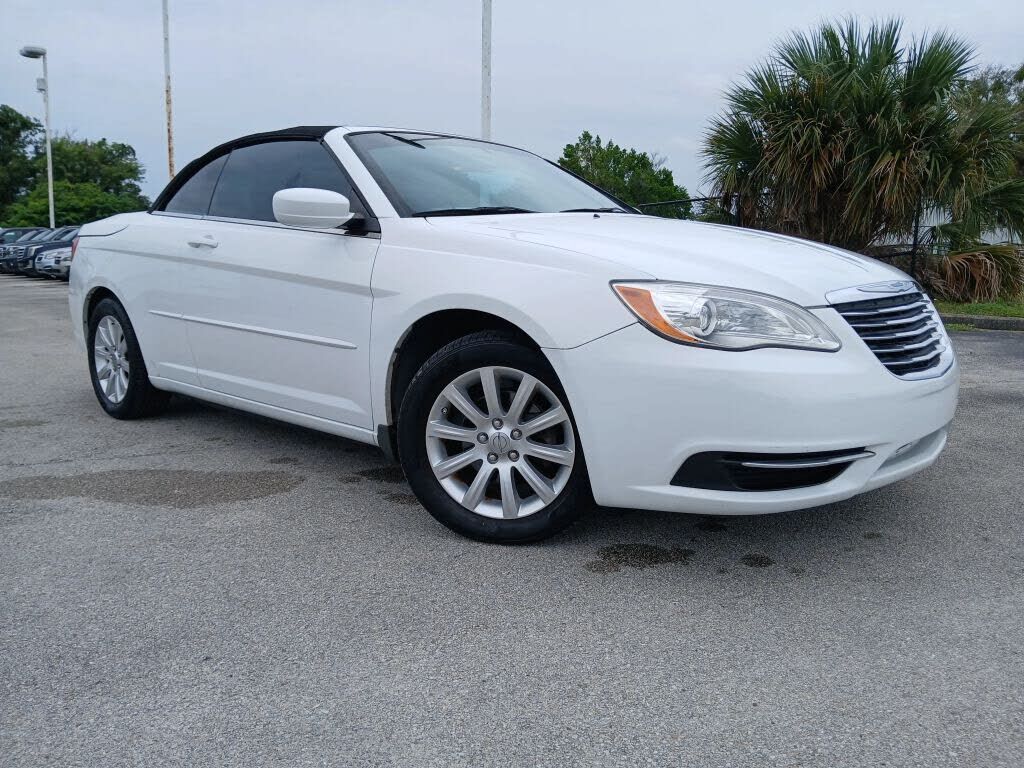 2013 CHRYSLER 200