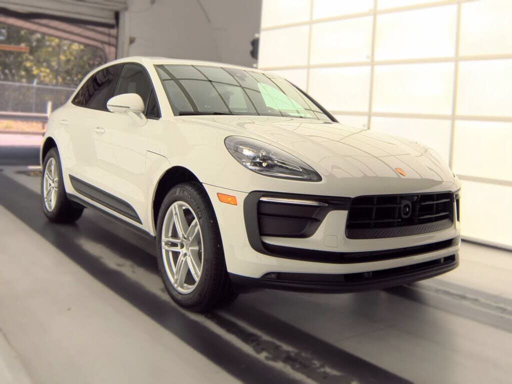 2024 PORSCHE Macan