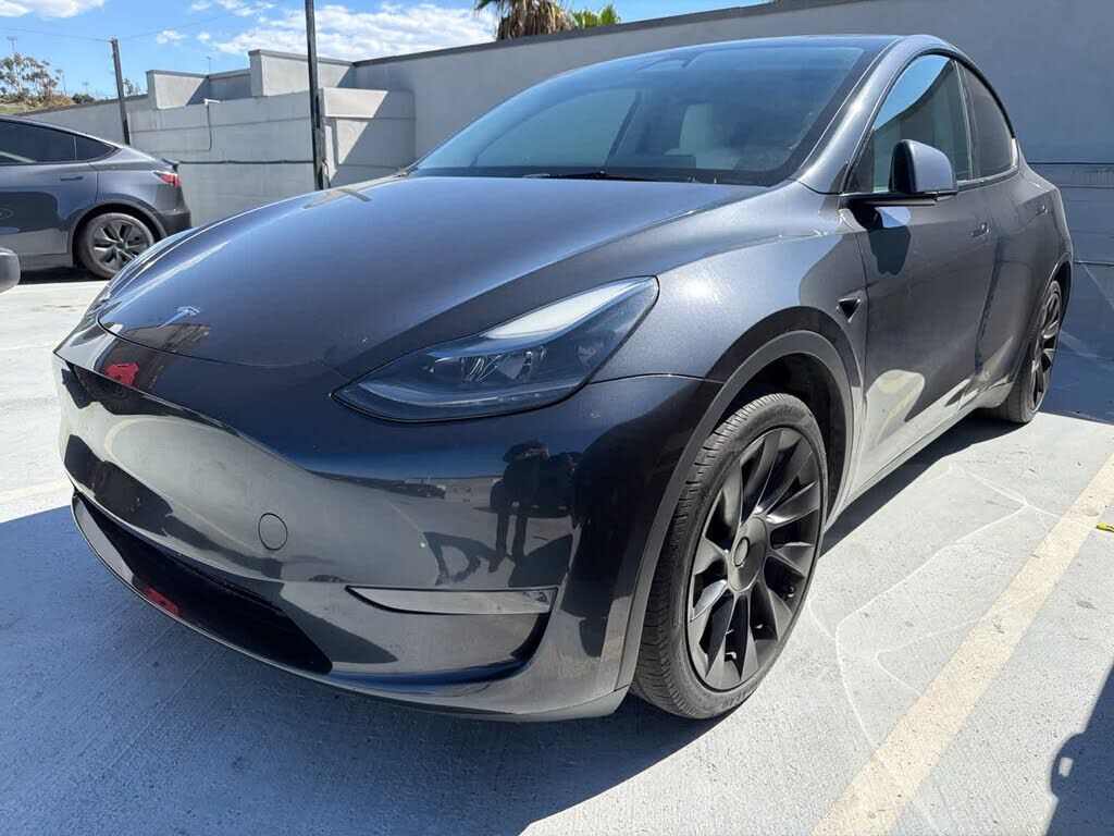 2024 TESLA Model Y