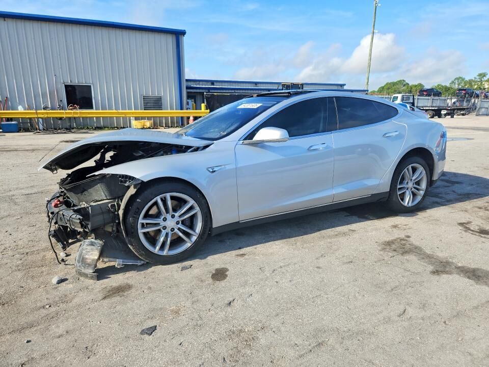 2014 TESLA Model S