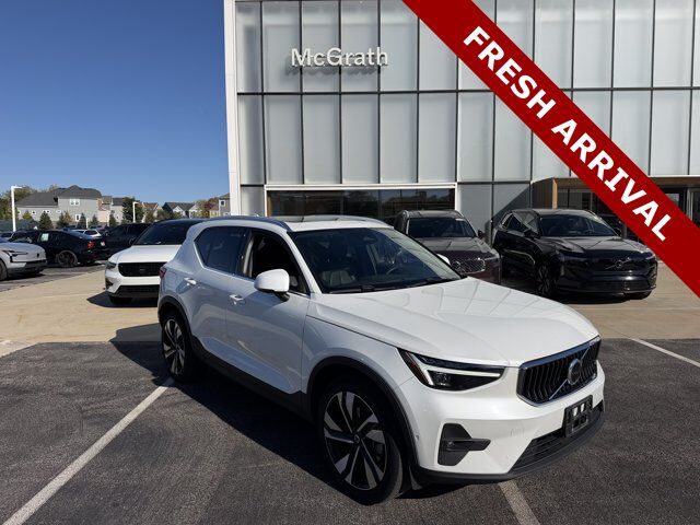 2024 VOLVO XC40