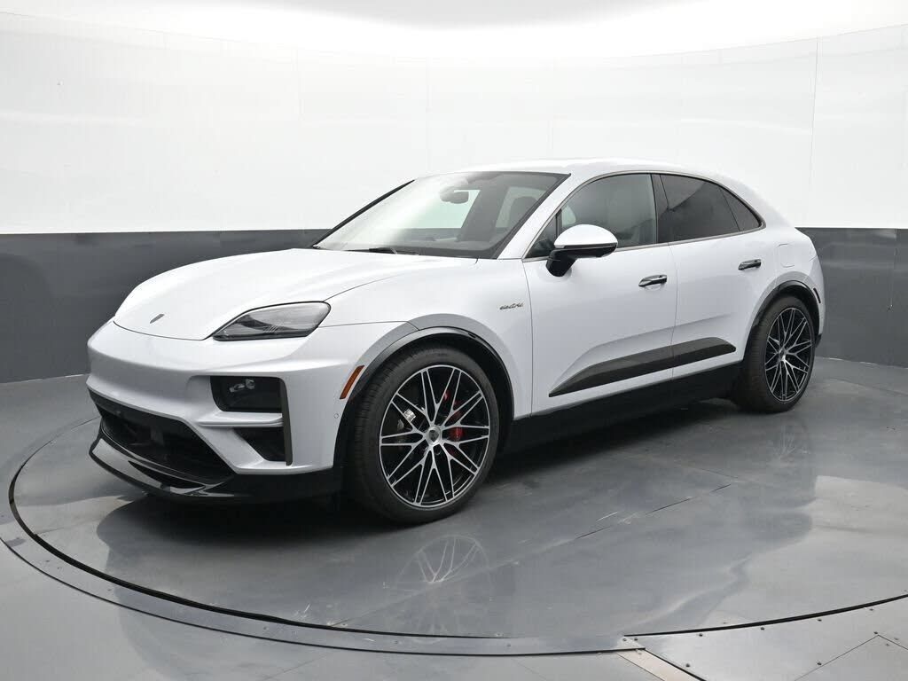 2025 PORSCHE Macan