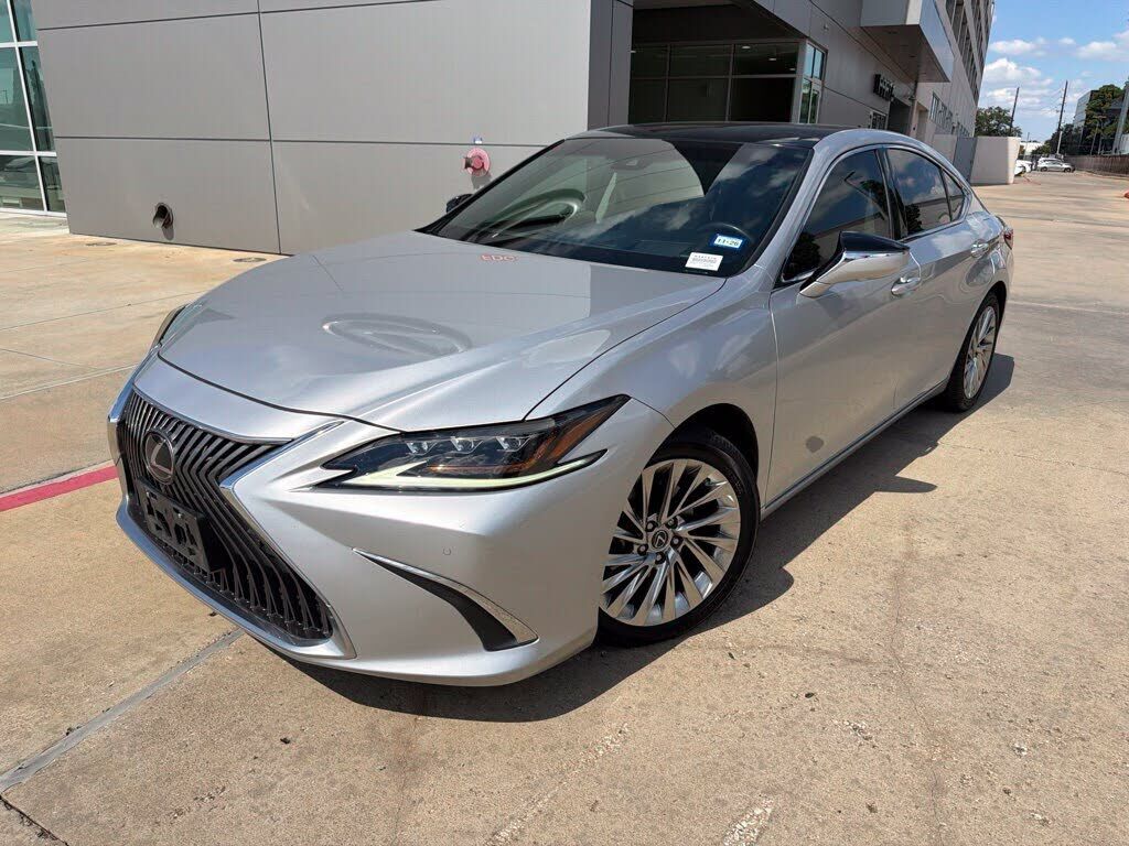 2019 LEXUS ES