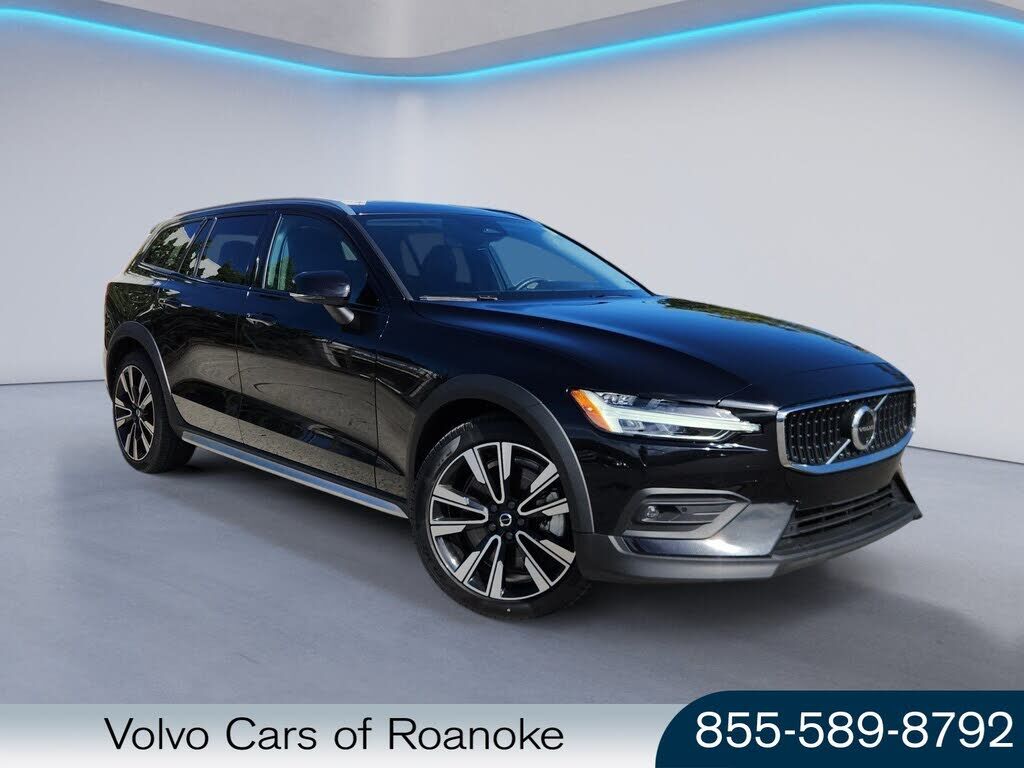 2025 VOLVO V60CC