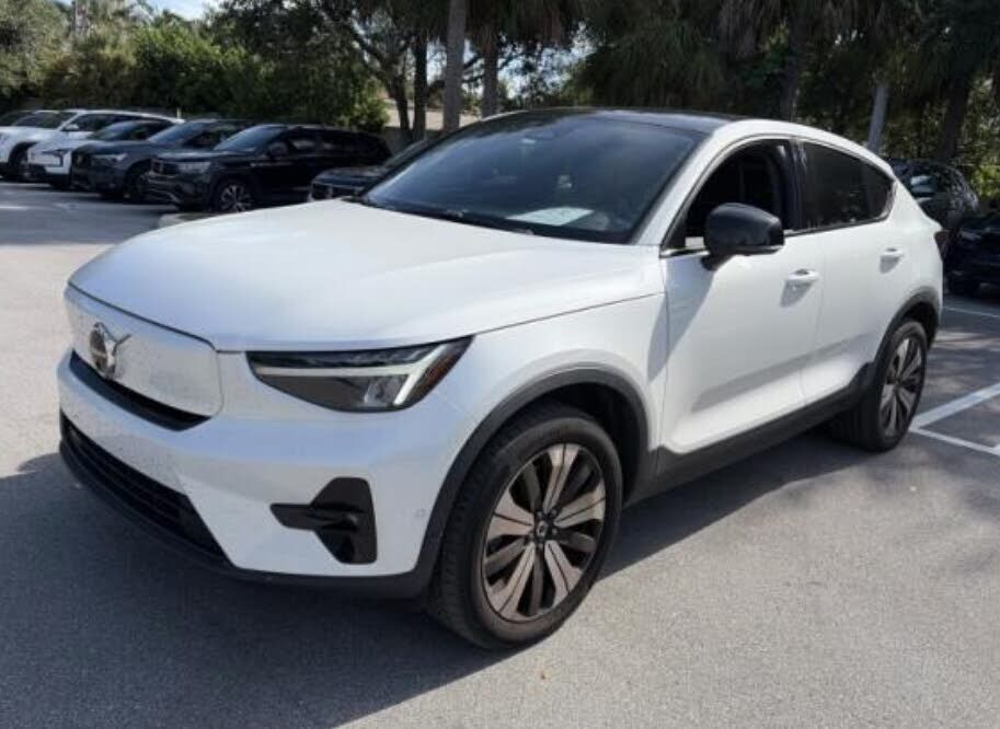 2023 VOLVO C40