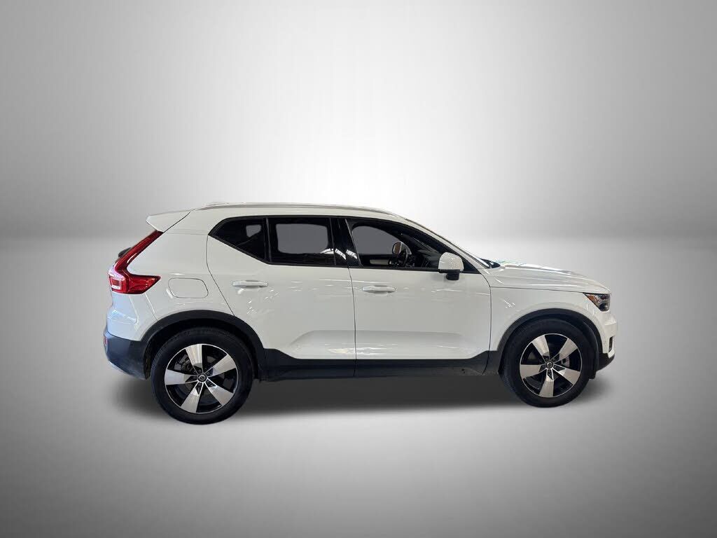 2019 VOLVO XC40