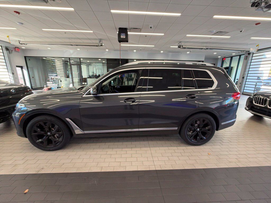 2021 BMW X7