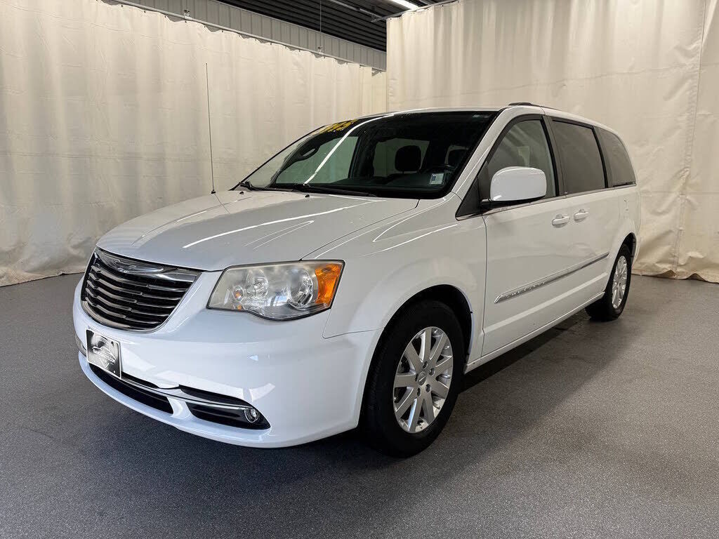 2014 CHRYSLER Town and Country