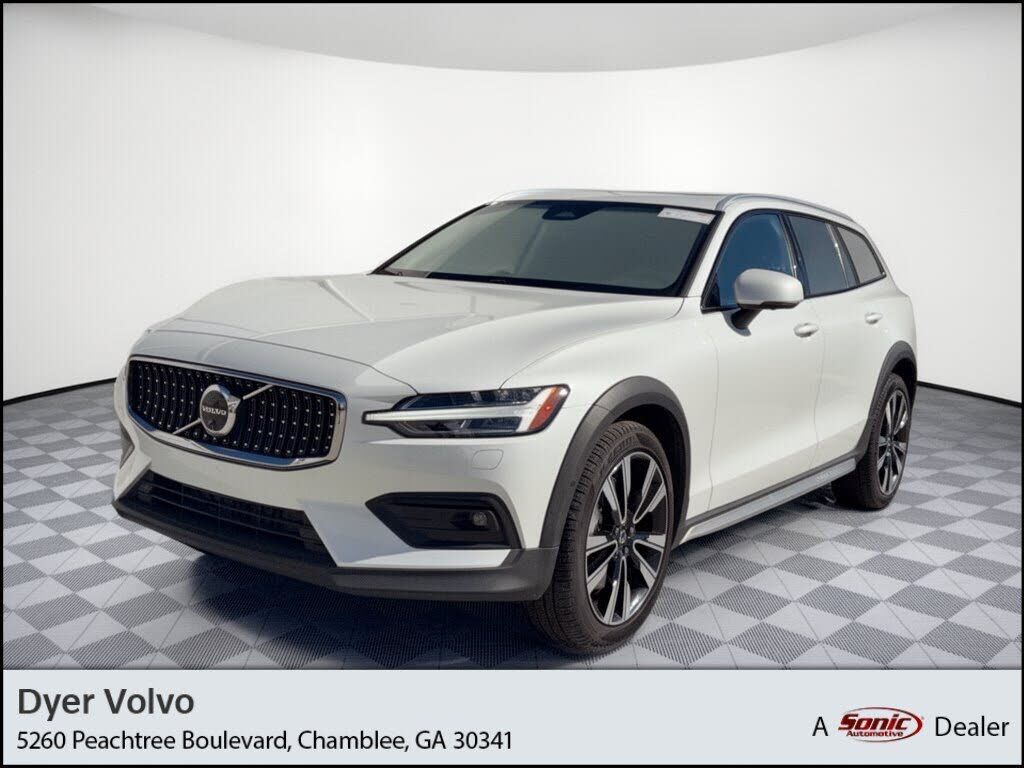 2025 VOLVO V60CC