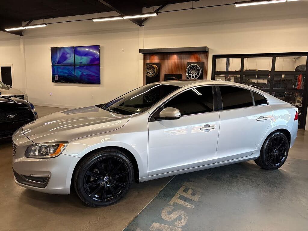 2017 VOLVO S60