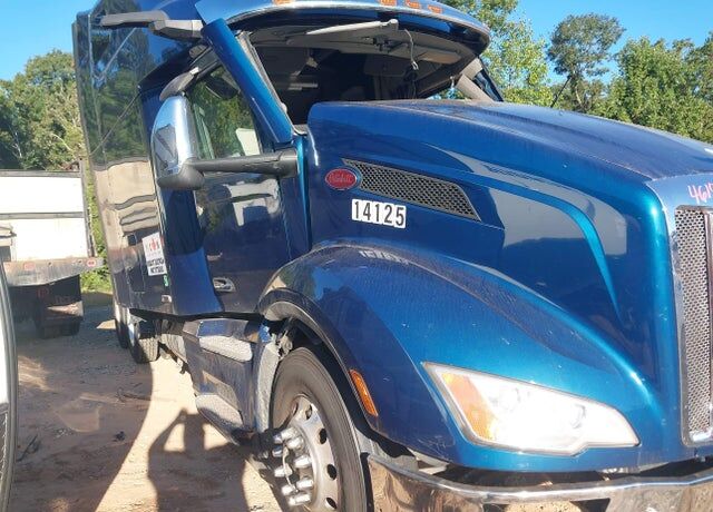 2023 PETERBILT 579
