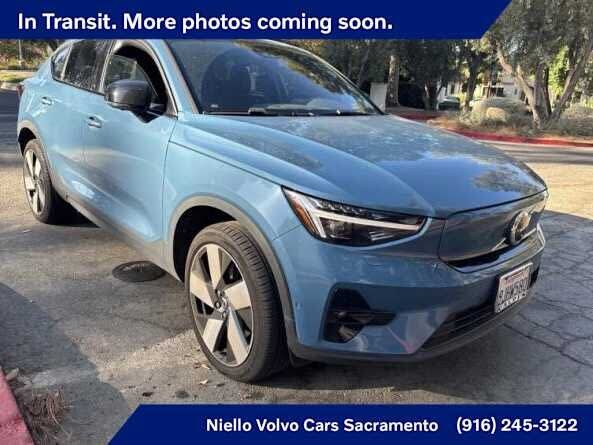 2023 VOLVO C40