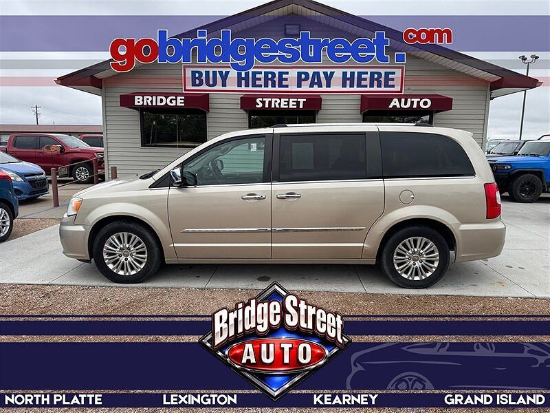 2013 CHRYSLER Town and Country