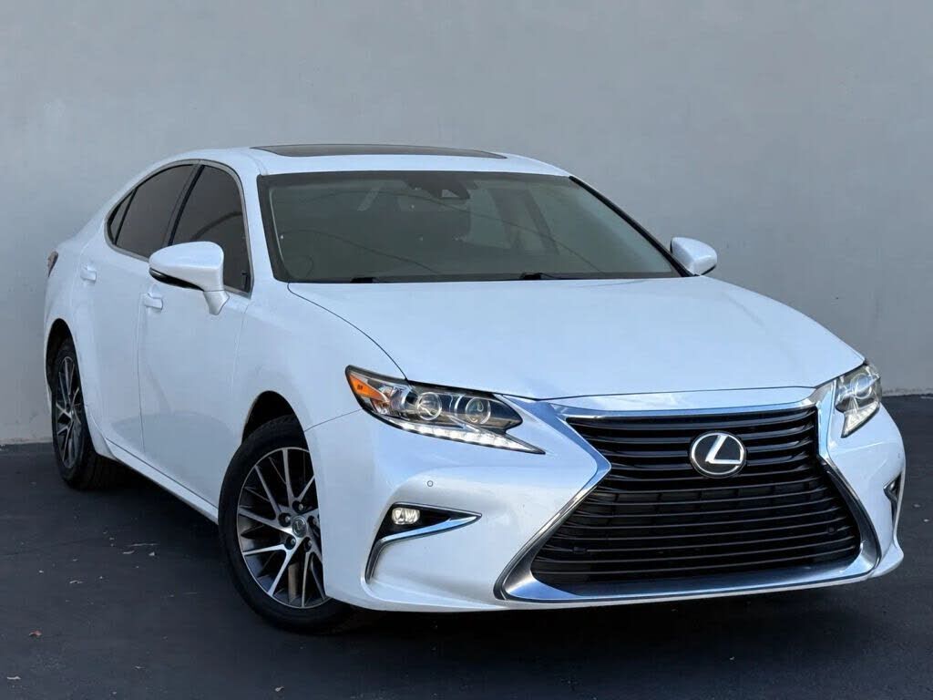 2016 LEXUS ES