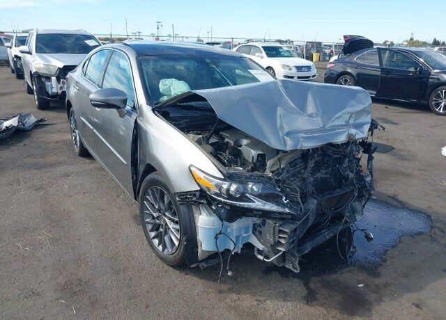2018 LEXUS ES