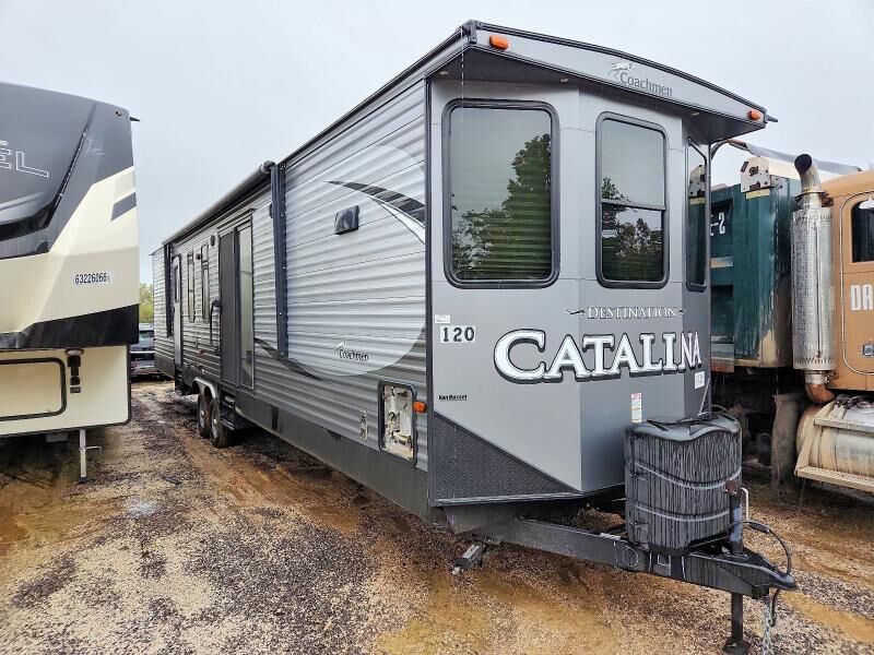 2017 FOREST RIVER Catalina