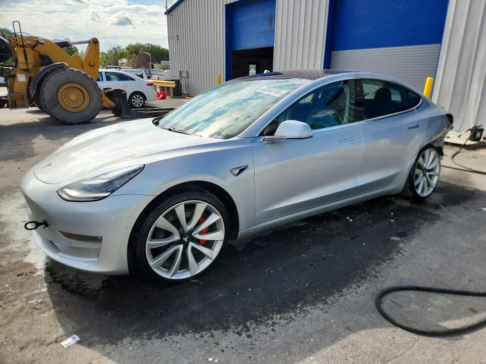 2018 TESLA Model 3