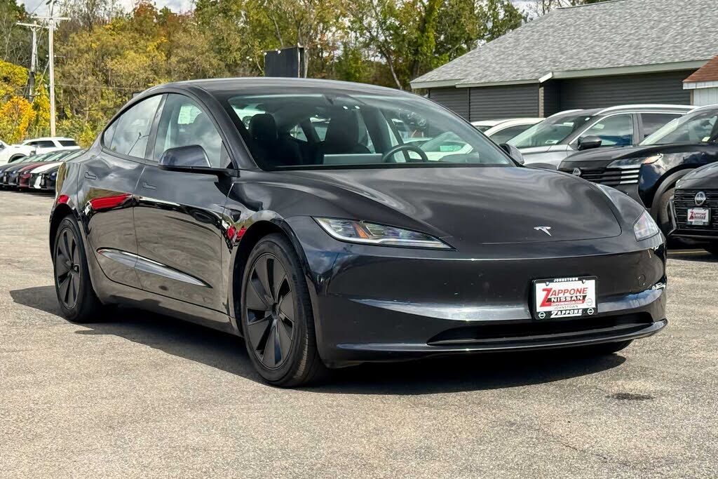 2025 TESLA Model 3