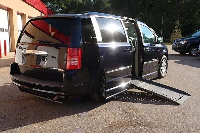 2010 CHRYSLER Town and Country
