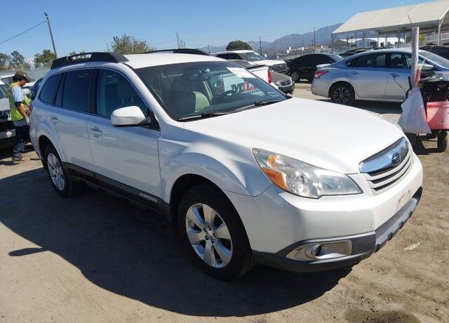 2012 SUBARU Outback