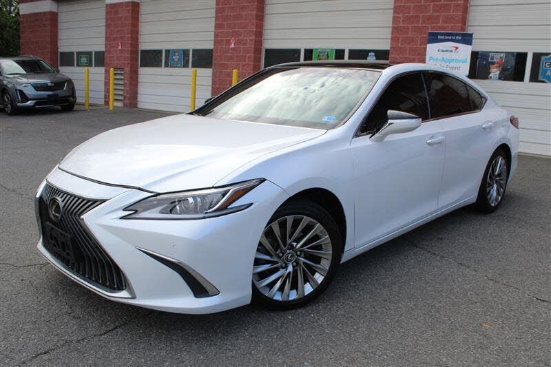 2019 LEXUS ES