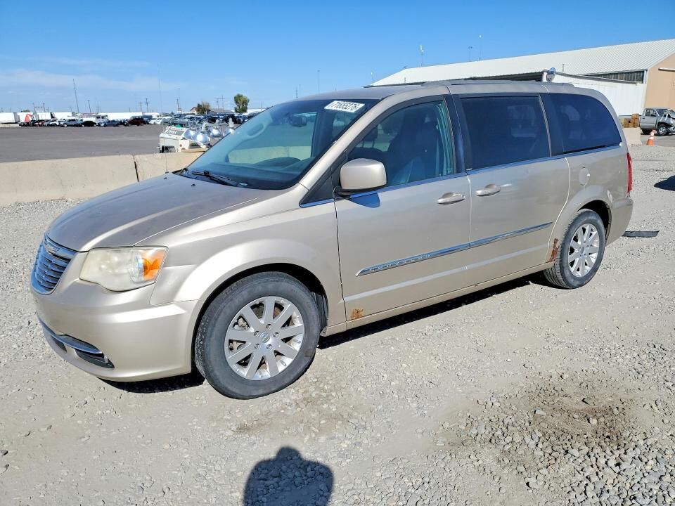 2013 CHRYSLER Town and Country