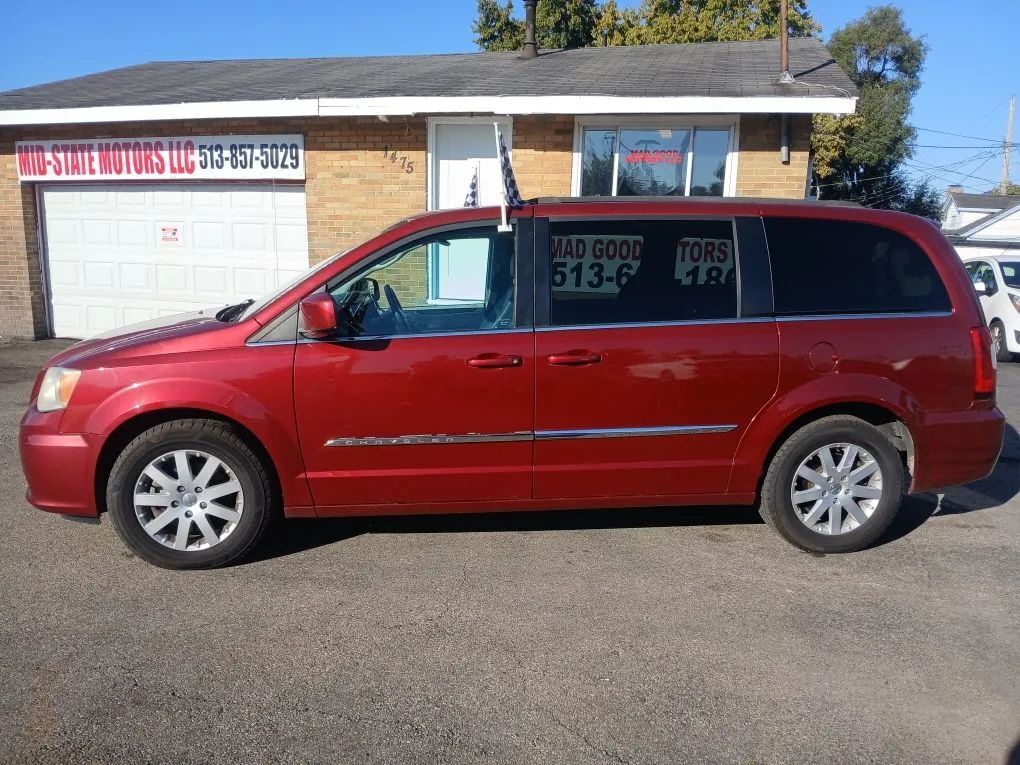 2014 CHRYSLER Town and Country