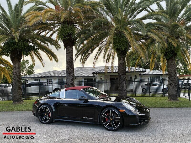 2017 PORSCHE 911