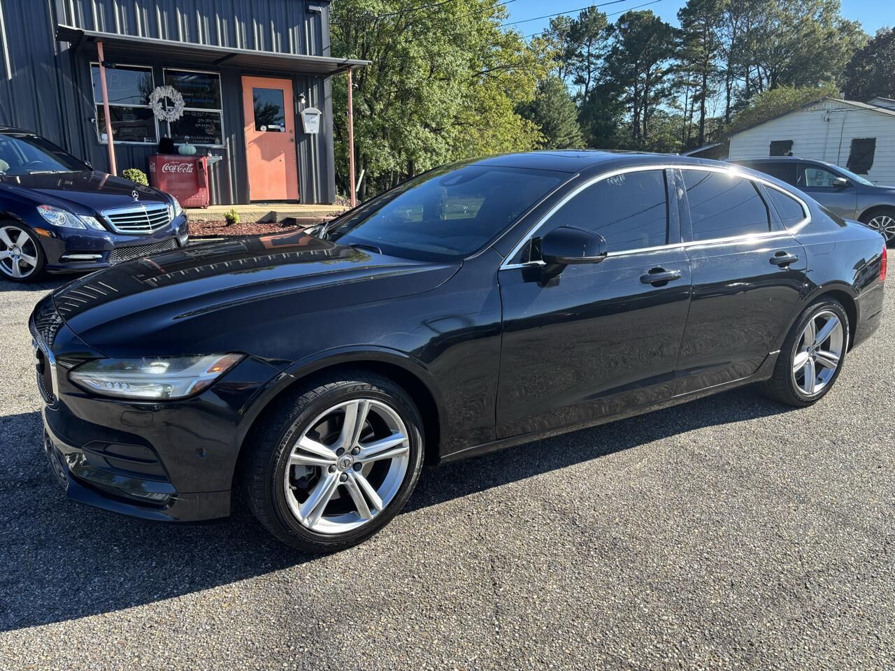 2017 VOLVO S90