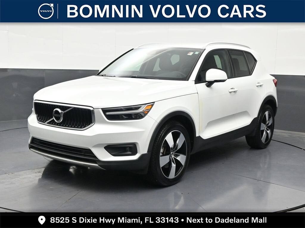 2021 VOLVO XC40