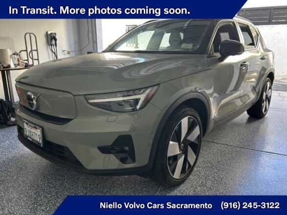 2024 VOLVO XC40
