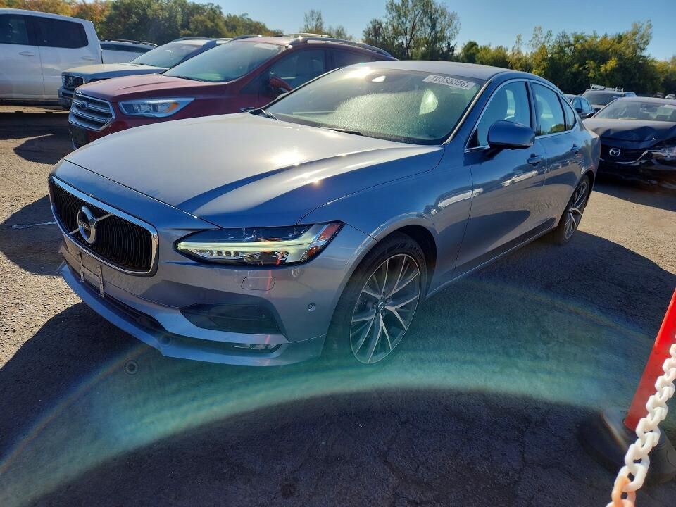 2017 VOLVO S90