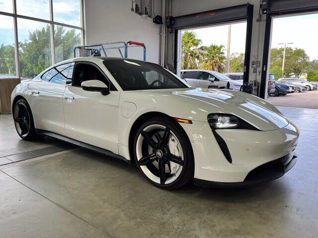 2020 PORSCHE Taycan