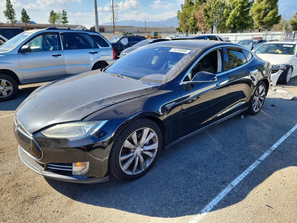 2015 TESLA Model S