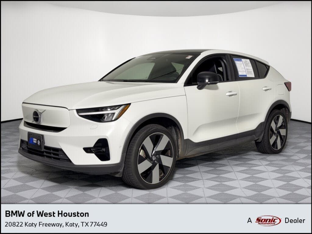 2023 VOLVO C40