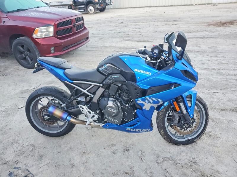 2025 SUZUKI GSX-8R